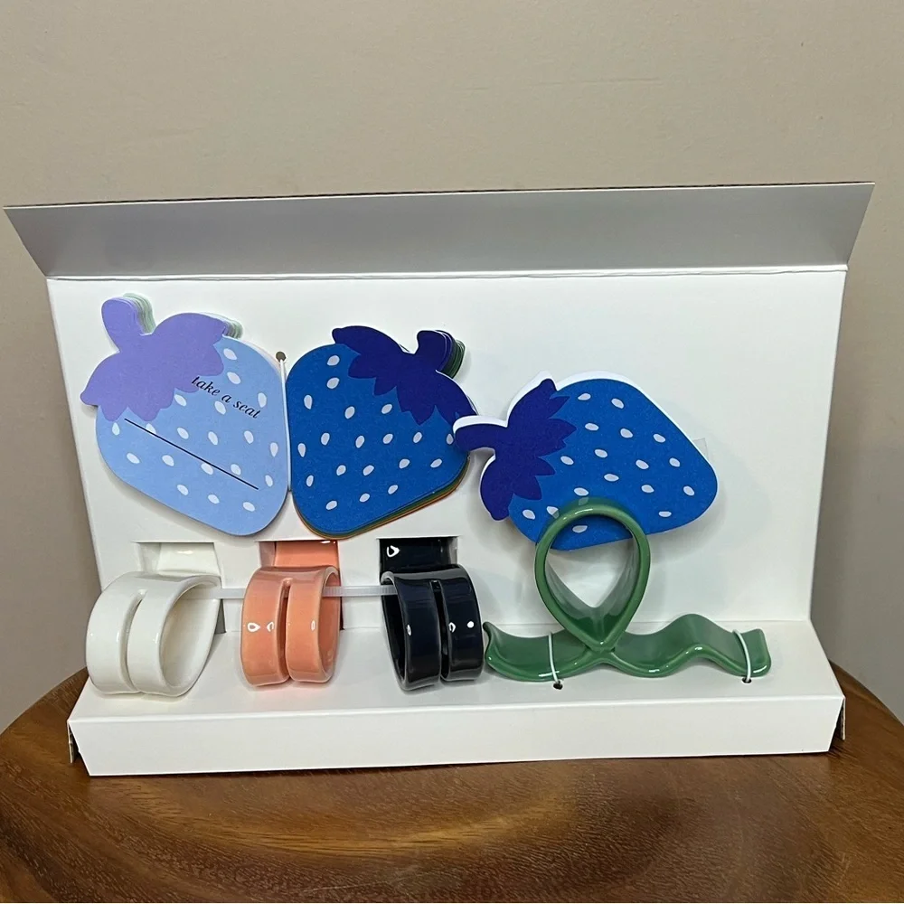 ⭐️ Kate Spade NWT 4pc Place Cards & Ceramic Holders